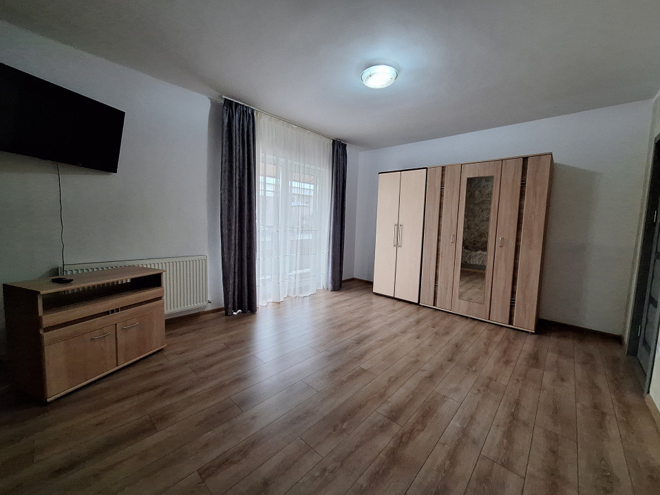 Apartament cu 2 camere, decomandat, parcare, zona Eroilor