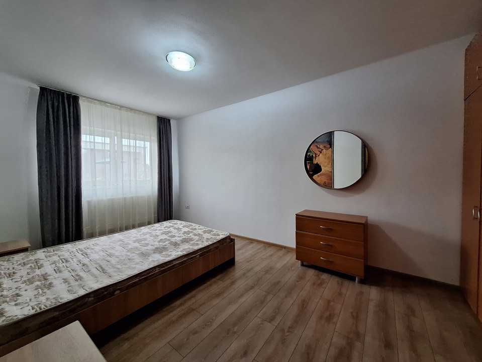 Apartament cu 2 camere, decomandat, parcare, zona Eroilor