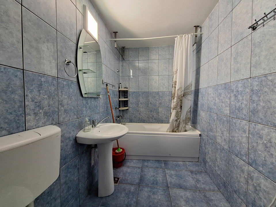 Apartament cu 2 camere, decomandat, parcare, zona Eroilor