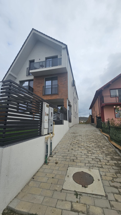 Duplex 6 camere, 150mp utili, 700mp teren, Dambu Rotund