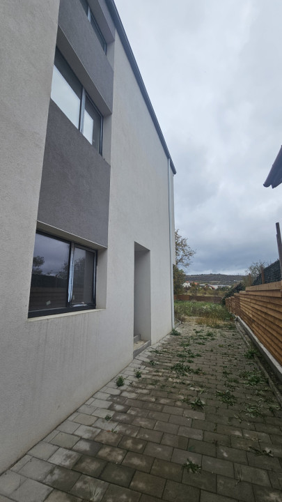 Duplex 6 camere, 150mp utili, 700mp teren, Dambu Rotund