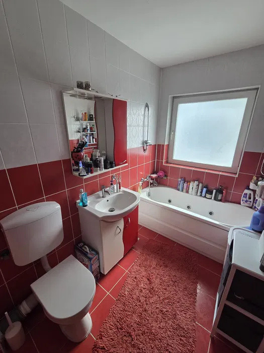 Apartament cu 2 camere, decomandat, parcare, zona Eroilor