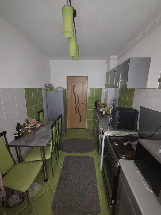 Apartament cu 2 camere, decomandat, parcare, zona Eroilor