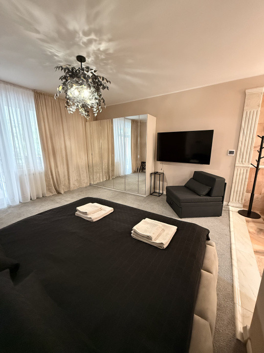 Apartament cu jacuzzi, 60 mp cu jacuzzi si terasa 16 MP, central