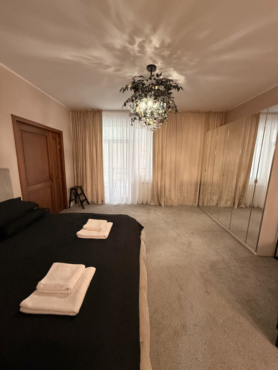 Apartament cu jacuzzi, 60 mp cu jacuzzi si terasa 16 MP, central