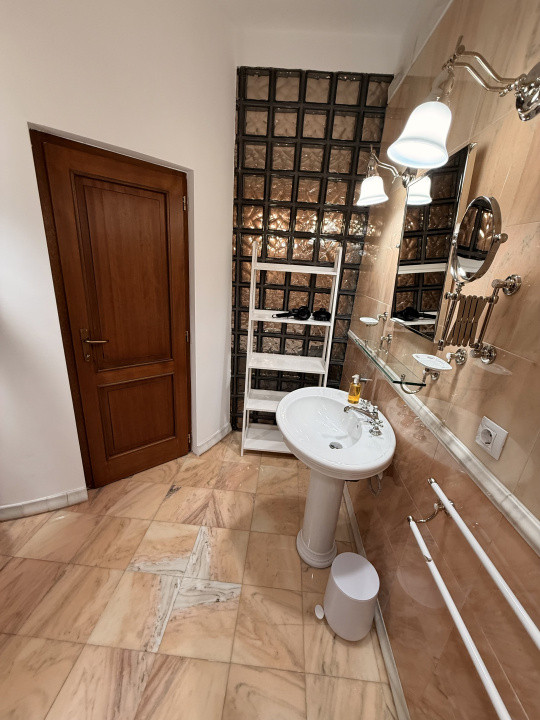 Apartament cu jacuzzi, 60 mp cu jacuzzi si terasa 16 MP, central