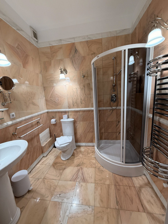 Apartament cu jacuzzi, 60 mp cu jacuzzi si terasa 16 MP, central
