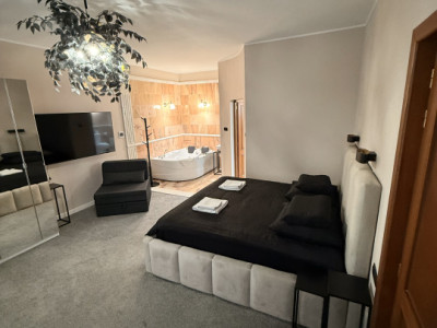 Apartament cu jacuzzi, 60 mp cu jacuzzi si terasa 16 MP, central