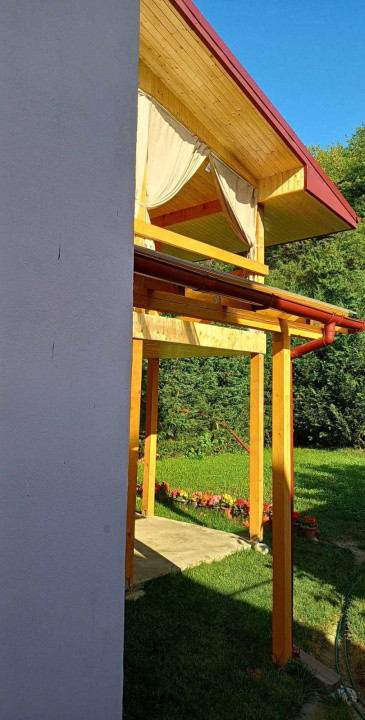 Duplex cu 6 camere,222mp,teren 444mp,terasă,parcare,Zona Baciu