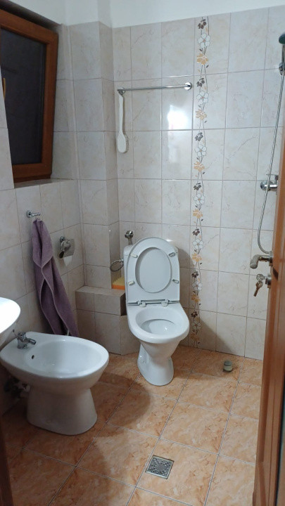 Duplex cu 6 camere,222mp,teren 444mp,terasă,parcare,Zona Baciu