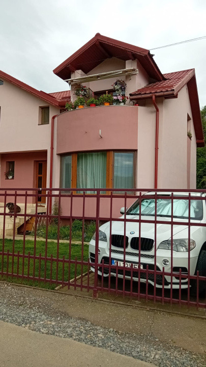 Duplex cu 6 camere,222mp,teren 444mp,terasă,parcare,Zona Baciu