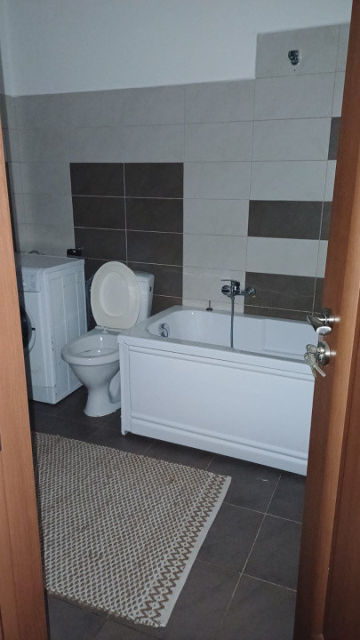 Duplex cu 6 camere,222mp,teren 444mp,terasă,parcare,Zona Baciu