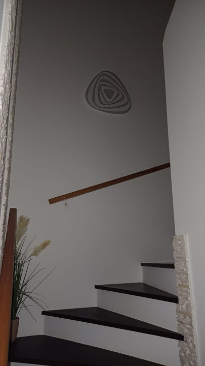 Duplex cu 6 camere,222mp,teren 444mp,terasă,parcare,Zona Baciu