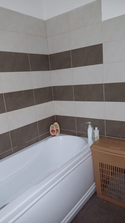 Duplex cu 6 camere,222mp,teren 444mp,terasă,parcare,Zona Baciu