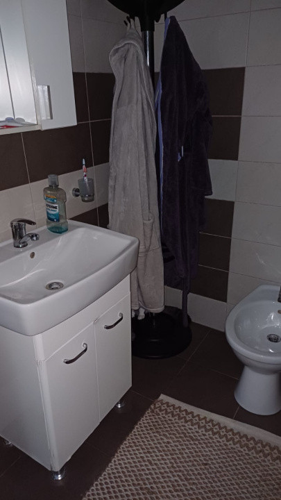 Duplex cu 6 camere,222mp,teren 444mp,terasă,parcare,Zona Baciu