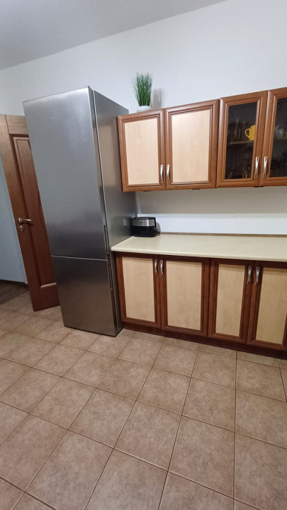 Duplex cu 6 camere,222mp,teren 444mp,terasă,parcare,Zona Baciu