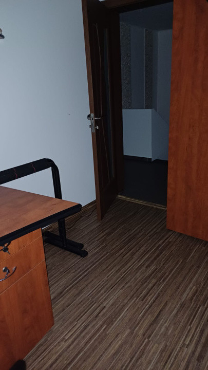 Duplex cu 6 camere,222mp,teren 444mp,terasă,parcare,Zona Baciu