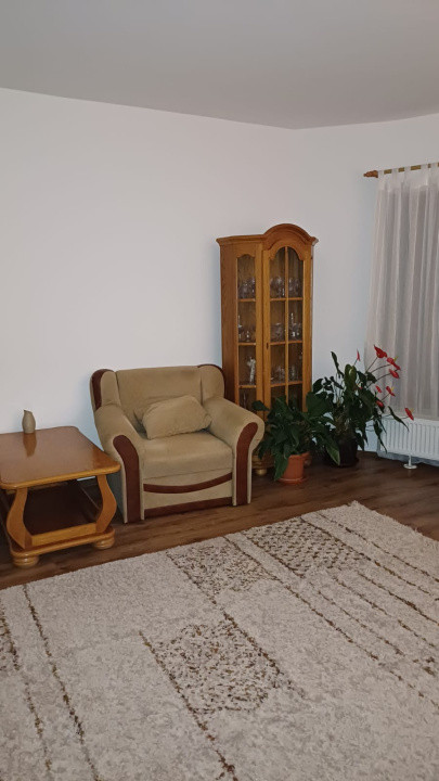 Duplex cu 6 camere,222mp,teren 444mp,terasă,parcare,Zona Baciu