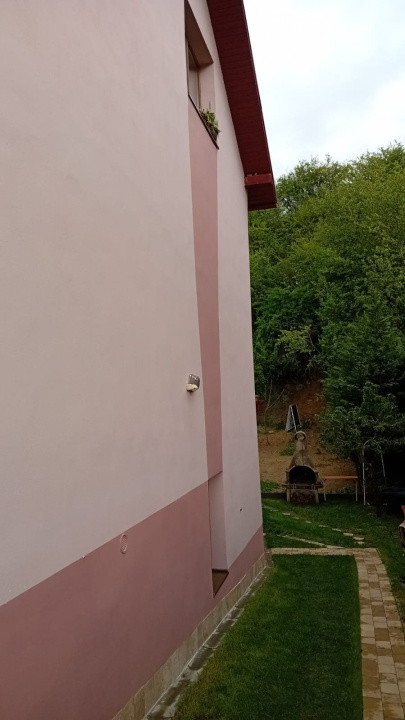 Duplex cu 6 camere,222mp,teren 444mp,terasă,parcare,Zona Baciu