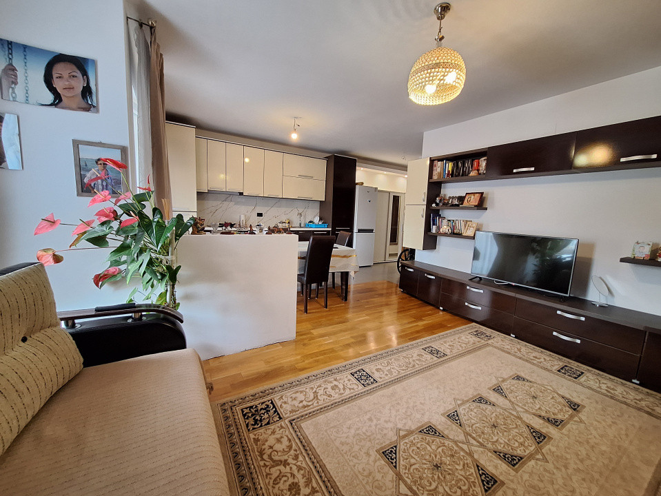 Apartament cu 3 camere, 64 mp, parcare, zona Terra