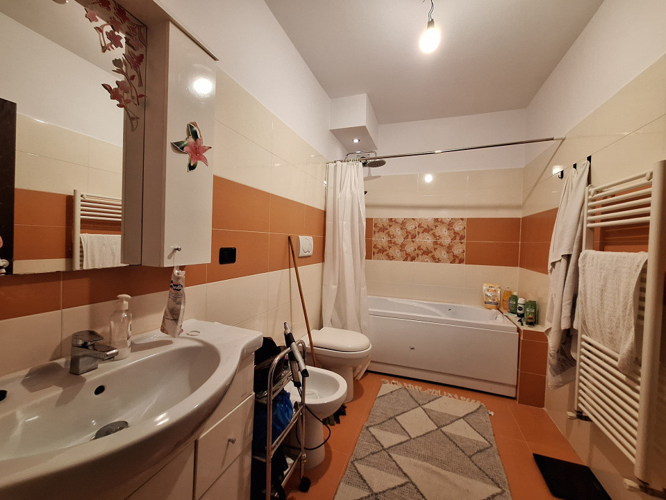 Apartament cu 3 camere, 64 mp, parcare, zona Terra