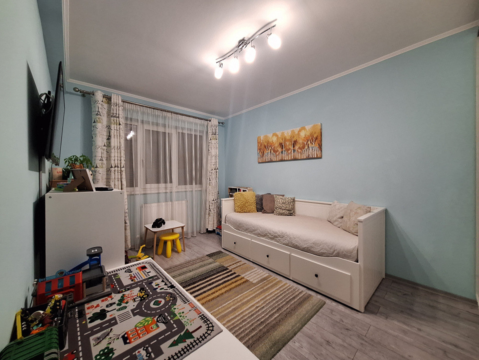 Apartament cu 3 camere, 62 mp, balcon, zona Tineretului
