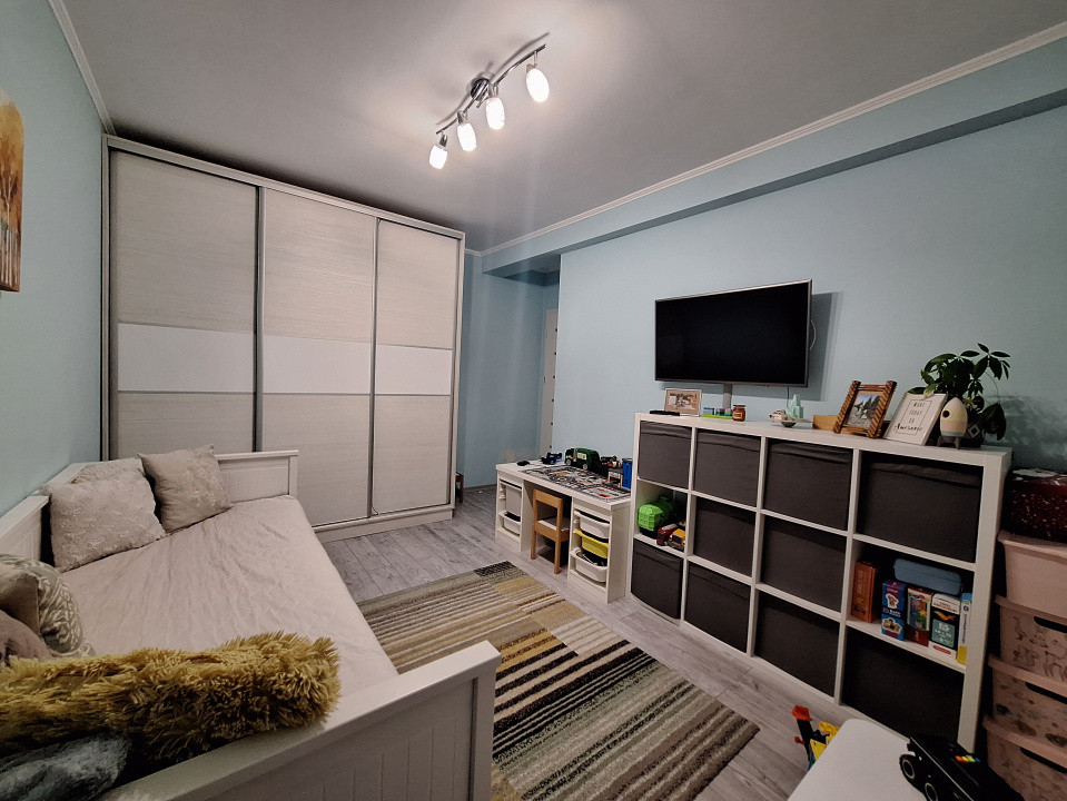 Apartament cu 3 camere, 62 mp, balcon, zona Tineretului