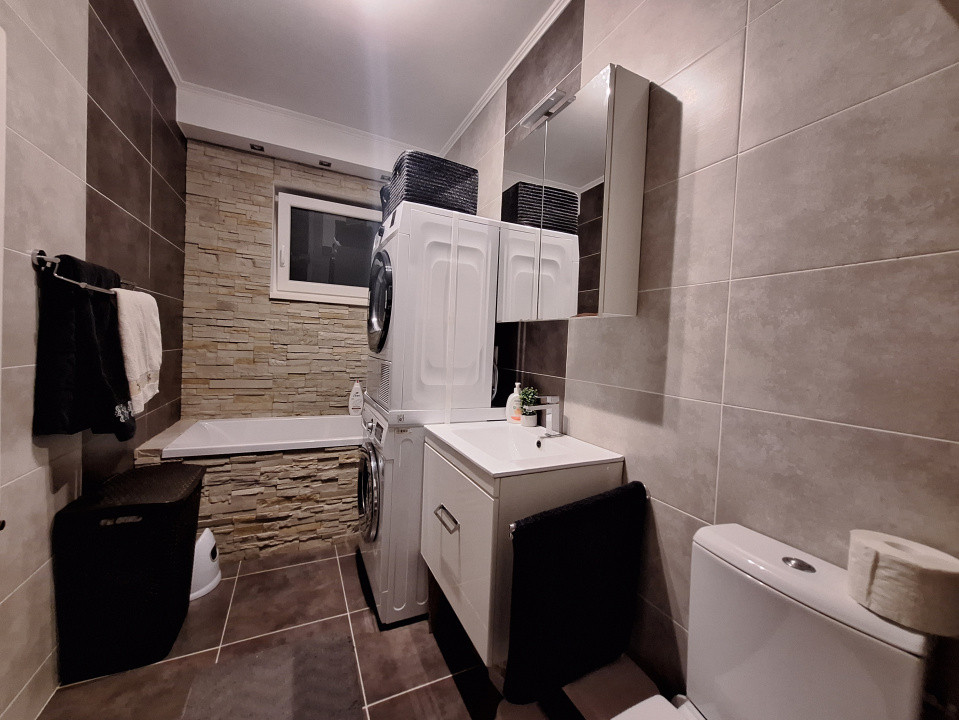 Apartament cu 3 camere, 62 mp, balcon, zona Tineretului