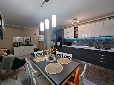 Apartament cu 3 camere, 62 mp, balcon, zona Tineretului