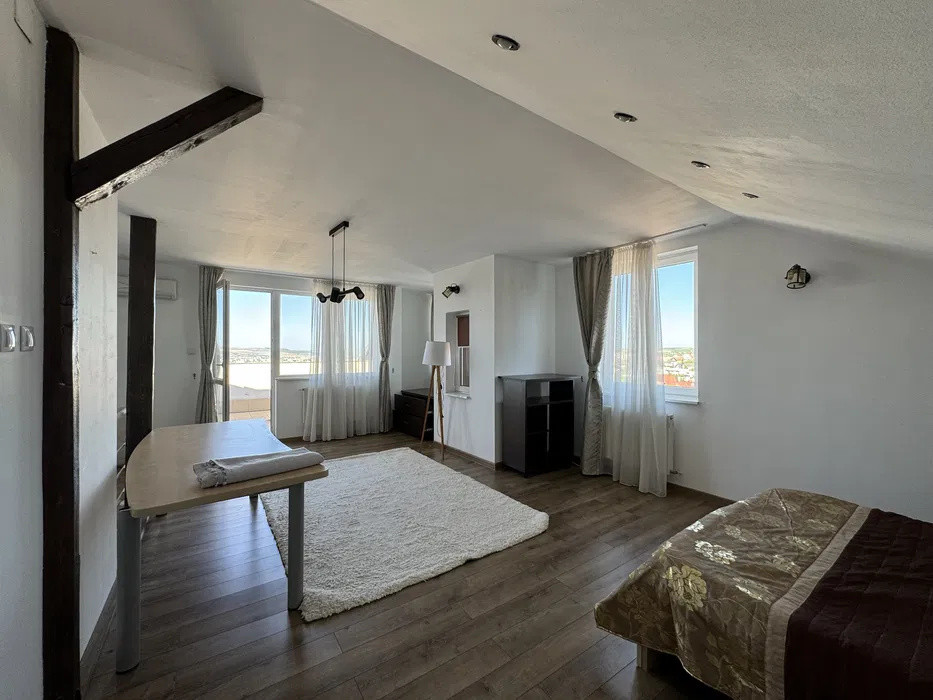 Apartament cu 4 camere,160mp, Zona Andrei Muresanu