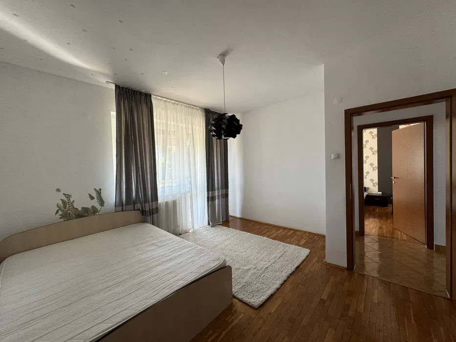 Apartament cu 4 camere,160mp, Zona Andrei Muresanu