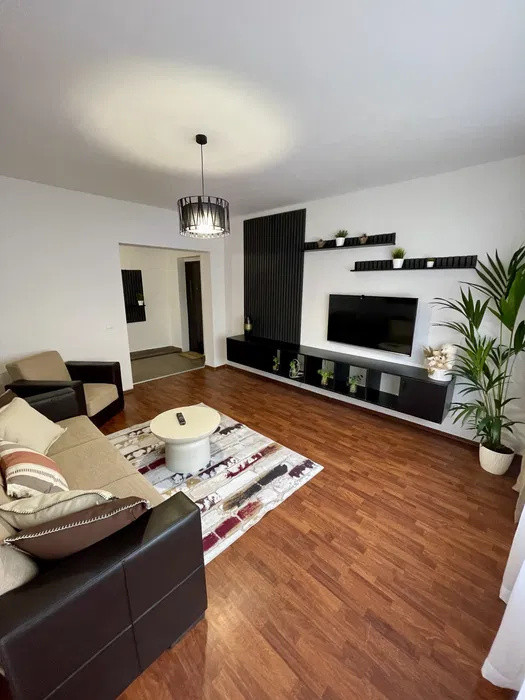 Apartament cu 3 camere,80mp, Zona Buna ziua,Parcare, Garaj individual