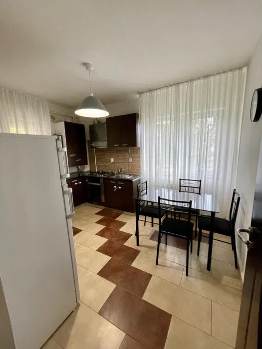 Apartament cu 3 camere,80mp, Zona Buna ziua,Parcare, Garaj individual