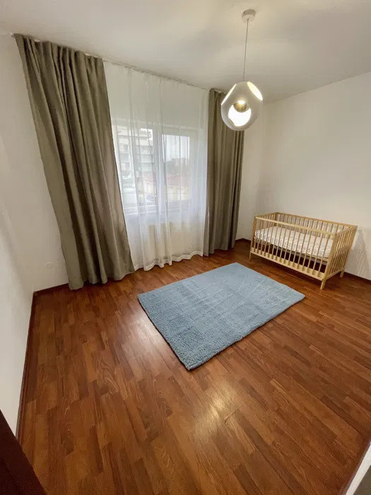 Apartament cu 3 camere,80mp, Zona Buna ziua,Parcare, Garaj individual