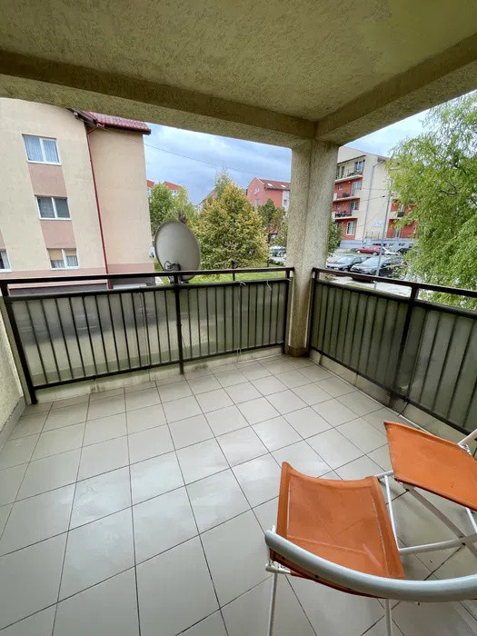 Apartament cu 3 camere,80mp, Zona Buna ziua,Parcare, Garaj individual