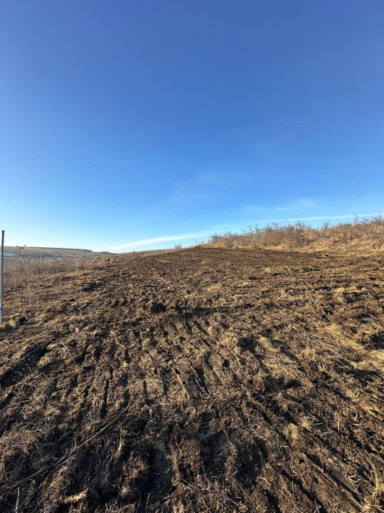 Parcele teren 600 mp – Valea Fânațelor – Acces drum, curent tras