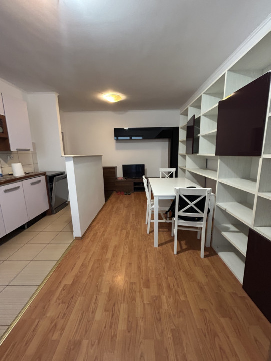 Apartament cu 3 camere, 60 mp, parcare, balcon, zona Eroilor