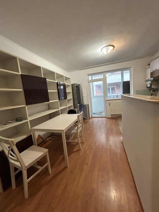 Apartament cu 3 camere, 60 mp, parcare, balcon, zona Eroilor