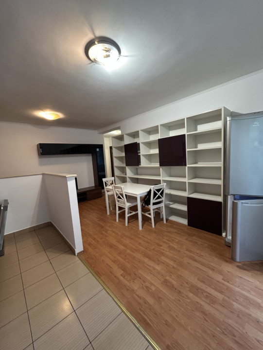 Apartament cu 3 camere, 60 mp, parcare, balcon, zona Eroilor