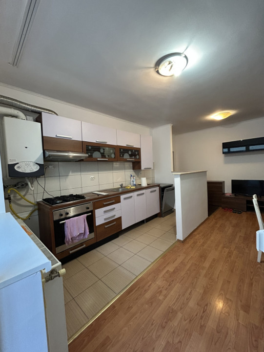 Apartament cu 3 camere, 60 mp, parcare, balcon, zona Eroilor