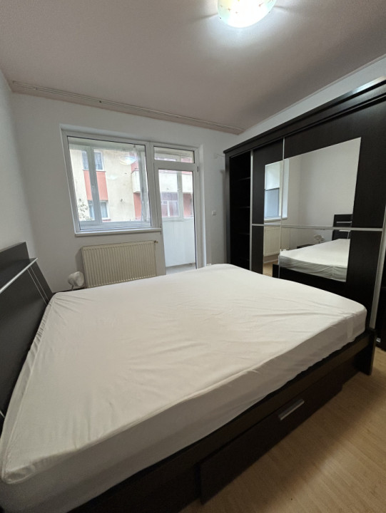 Apartament cu 3 camere, 60 mp, parcare, balcon, zona Eroilor