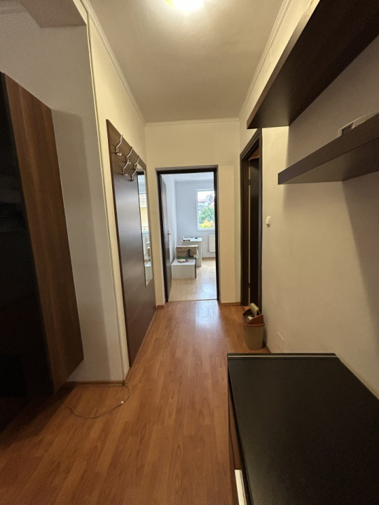 Apartament cu 3 camere, 60 mp, parcare, balcon, zona Eroilor
