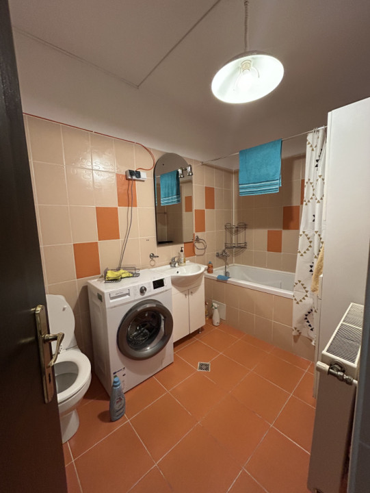 Apartament cu 3 camere, 60 mp, parcare, balcon, zona Eroilor