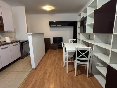 Apartament cu 3 camere, 60 mp, parcare, balcon, zona Eroilor
