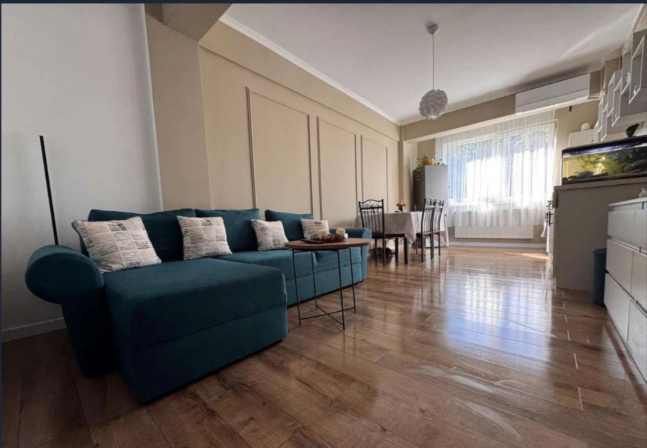 Apartament cu 2 camere, 55 mp, balcon, zona Teilor