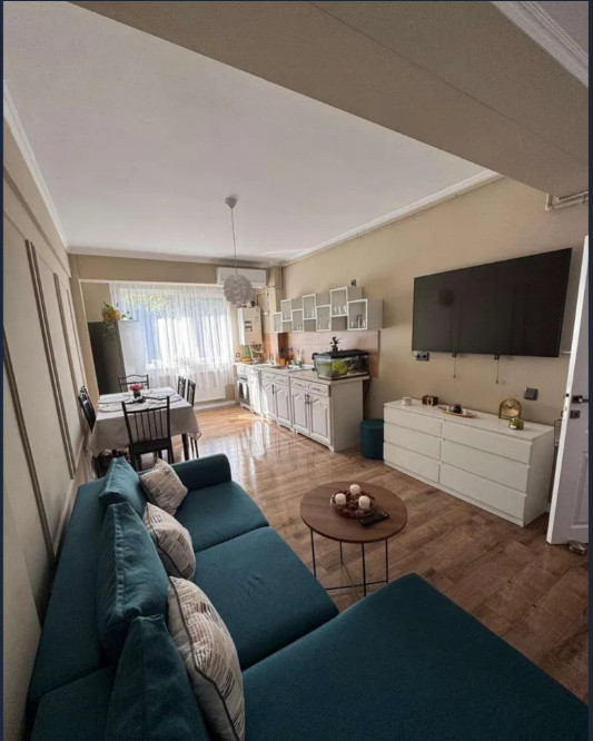 Apartament cu 2 camere, 55 mp, balcon, zona Teilor