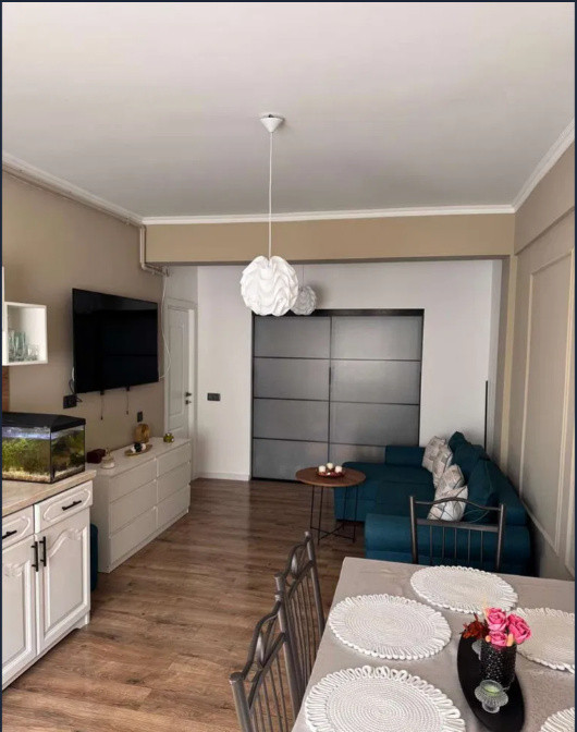 Apartament cu 2 camere, 55 mp, balcon, zona Teilor