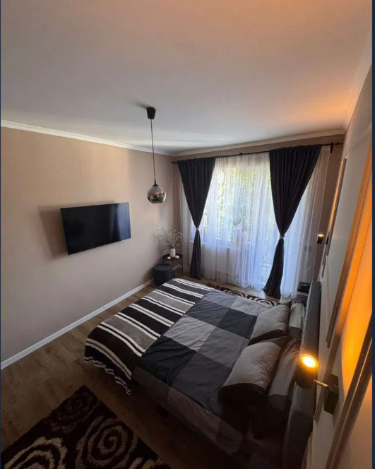 Apartament cu 2 camere, 55 mp, balcon, zona Teilor