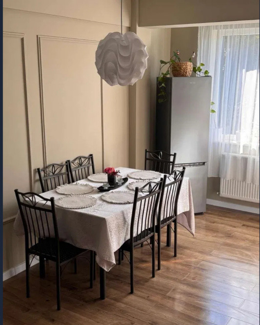 Apartament cu 2 camere, 55 mp, balcon, zona Teilor