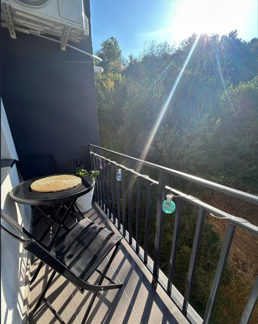 Apartament cu 2 camere, 55 mp, balcon, zona Teilor